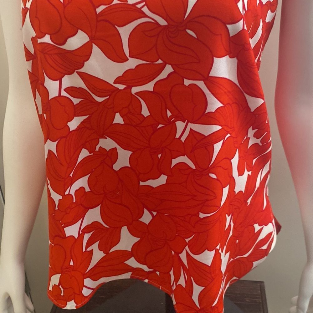 T Tahari red and white floral tank top - Picture 3 of 6